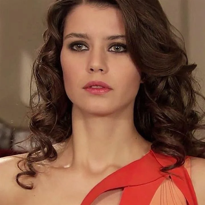 Beren Saat Serveti